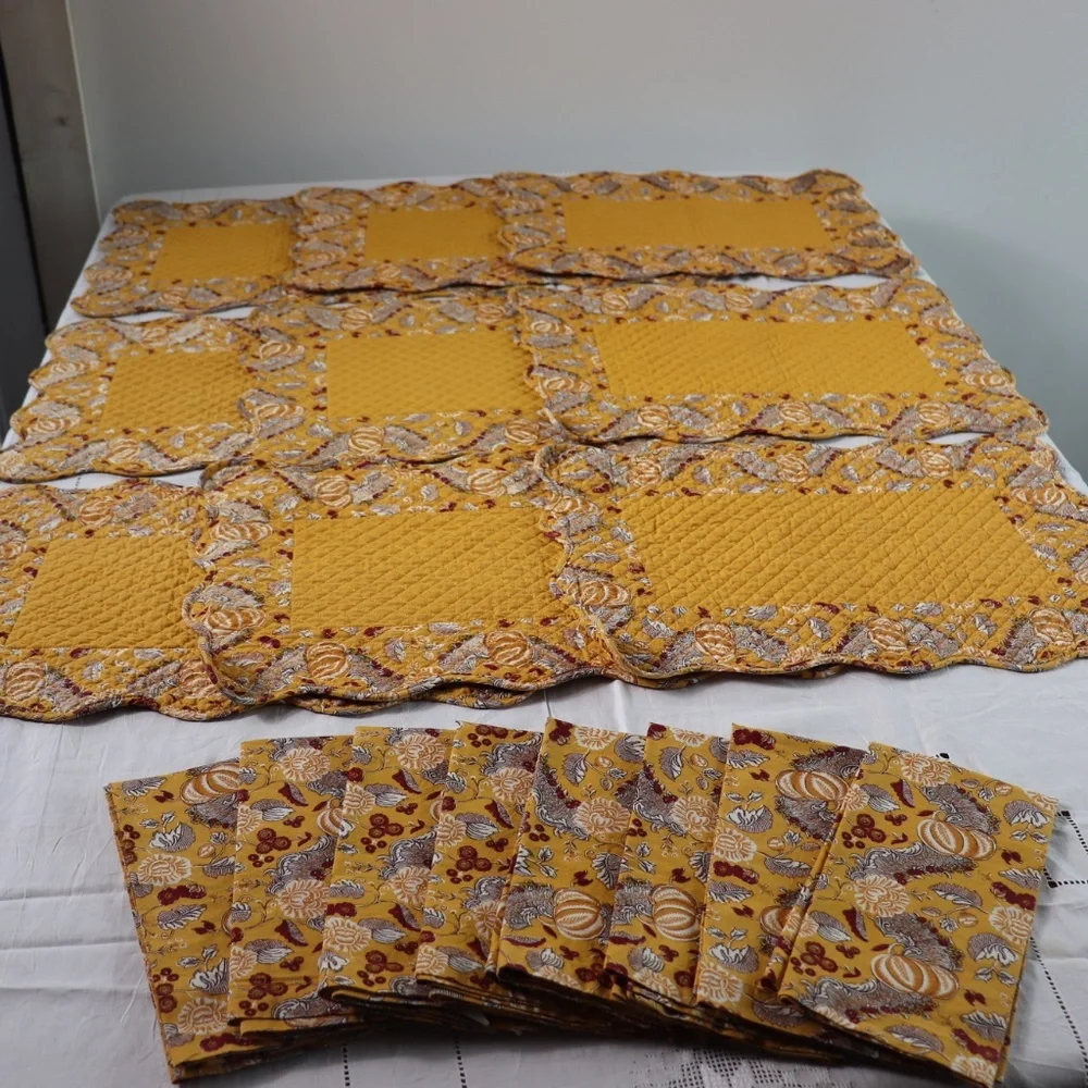 Williams Sonoma Paysanne Placemats, Napkins and Table Runner
